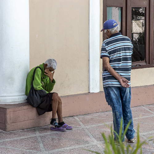 xtiandugard cuba cienfuegos streetview scènedevie carré square couple old