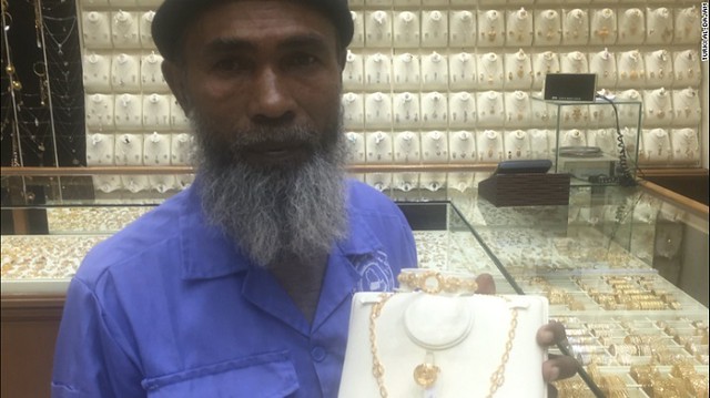 3312 A Street Cleaner who earns SR 700 per month gifted with Gold Sets, Iphone 7, Flight Tickets