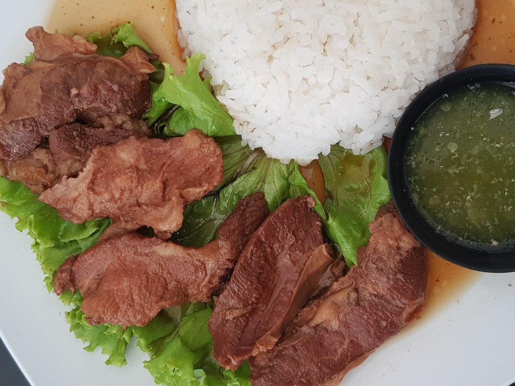燉豬肉配茉莉花米 Jasmine rice w/Stewed Pork 60Bht @ ร้านข้าว by Tiewyak in Muang Thai Phatra Complex, Bangkok Thailand