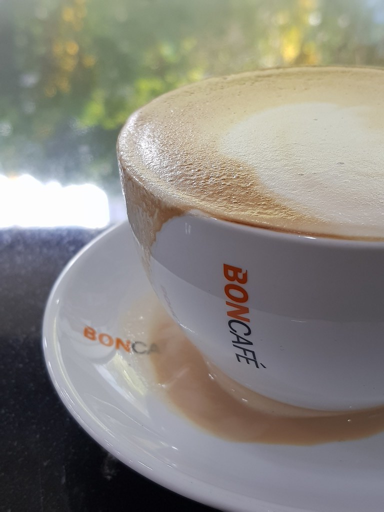 卡布奇諾咖啡 Cuppuccino 40Bht @ Bon Cafe in Muang Thai Phatra Complex, Bangkok Thailand
