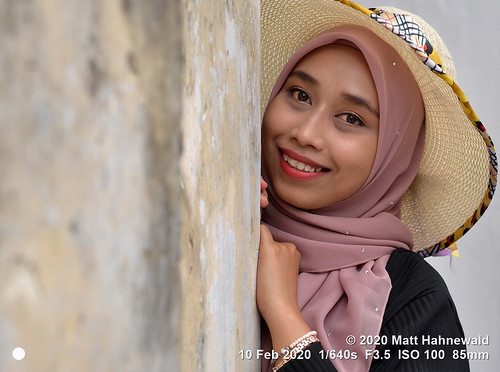 travel brown face hat eyes head expression teeth hijab strawhat sunhat consensual lookingatcamera qualityphoto facingtheworld matthahnewaldphotography tourism beauty wall photoshoot traditional lifestyle style happiness tourist grace muslimah malaysia penang optimism woman female asian person women asia young 85mm malaysian malay primelens nikkorafs85mmf18g nikond610 street portrait colour horizontal closeup outdoor naturallight halflength resized threequarterview 4x3ratio posingcamera 1200x900pixels beautiful smiling message empty blank attractive copyspace elegant cheerful peeking lefthand joyous leaningwall lookingaroundcorner clarity georgetown