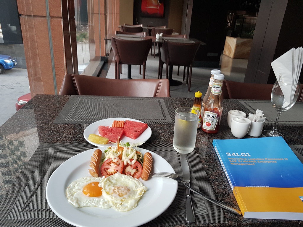 早点 AlaCarte Breakfast @ Pietra Hotel, Bangkok Thailand