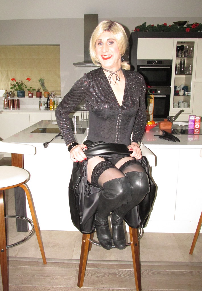 IMG_6597 | Long leather skirt with stockings and boots | Debbie ...