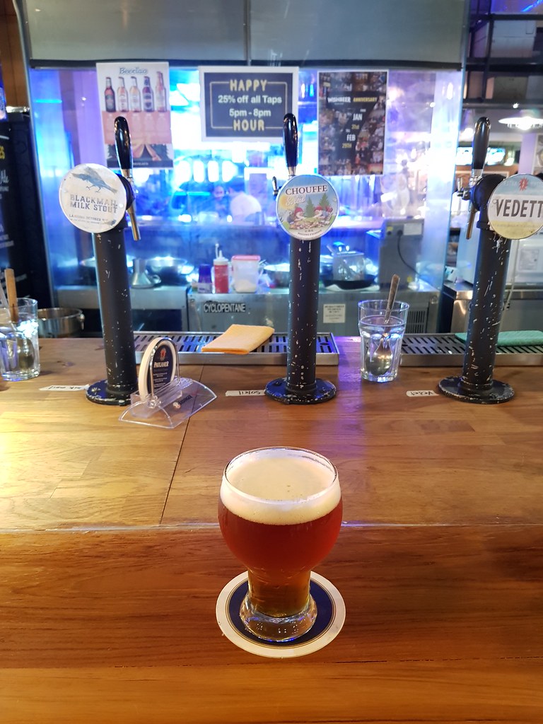 Deschuted Fresh Squeezed IPA (Indian Pal Ale) 390Bht (455ml) @ Wish Beer Street Craft Bar in The Street Ratchada (Exit 4 from Thai Cultural Centre MRT Staation), Bangkok Thailand