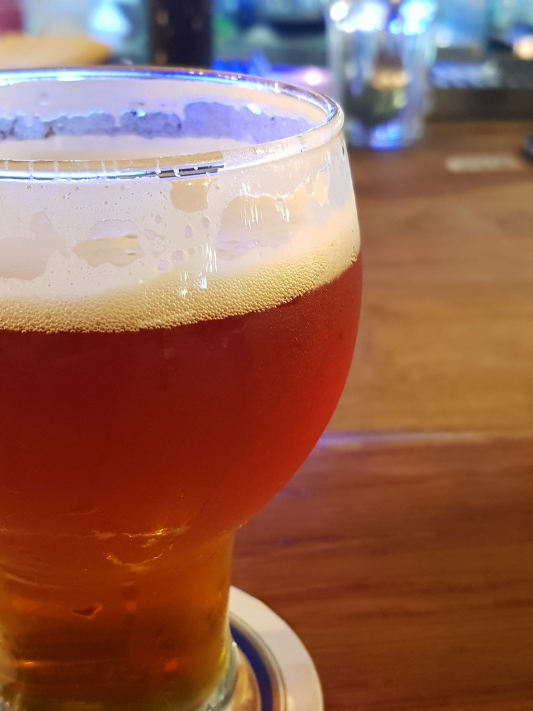 Deschuted Fresh Squeezed IPA (Indian Pal Ale) 390Bht (455ml) @ Wish Beer Street Craft Bar in The Street Ratchada (Exit 4 from Thai Cultural Centre MRT Staation), Bangkok Thailand