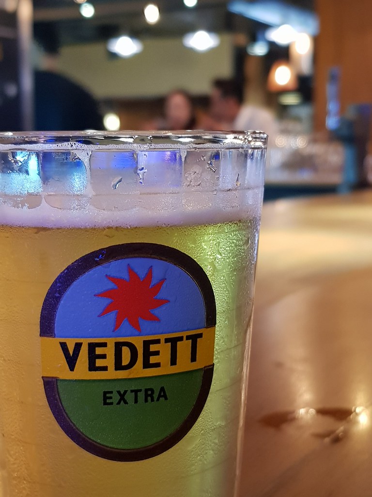 Vedett Extra White (Wheat Beer) 190Bht (250ml) @ Wish Beer Street Craft Bar in The Street Ratchada (Exit 4 from Thai Cultural Centre MRT Staation), Bangkok Thailand