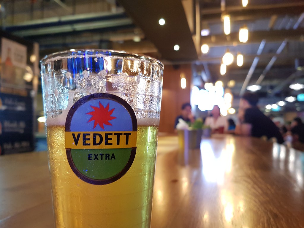 Vedett Extra White (Wheat Beer) 190Bht (250ml) @ Wish Beer Street Craft Bar in The Street Ratchada (Exit 4 from Thai Cultural Centre MRT Staation), Bangkok Thailand