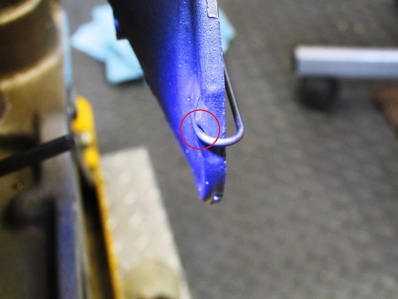 Suction Screen Retaining Clip End Fits In The Slot (Red Circle)