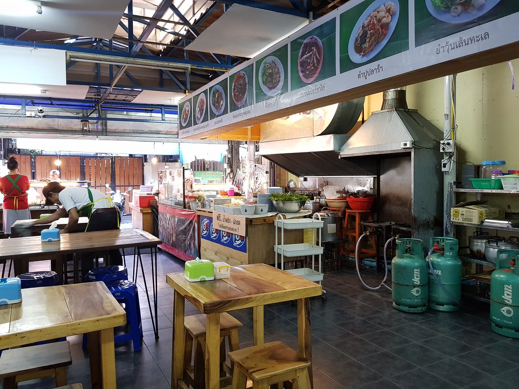 @ Khrasunangtika mixed rice stall in Muang Thai - Phatra morning Market, Bangkok Thailand