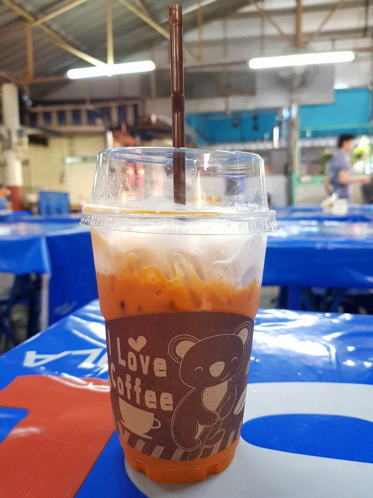 泰式奶茶拿铁 Thai milk tea Latte 35Bht @ KafeSud in Muang Thai - Phatra morning Market, Bangkok Thailand