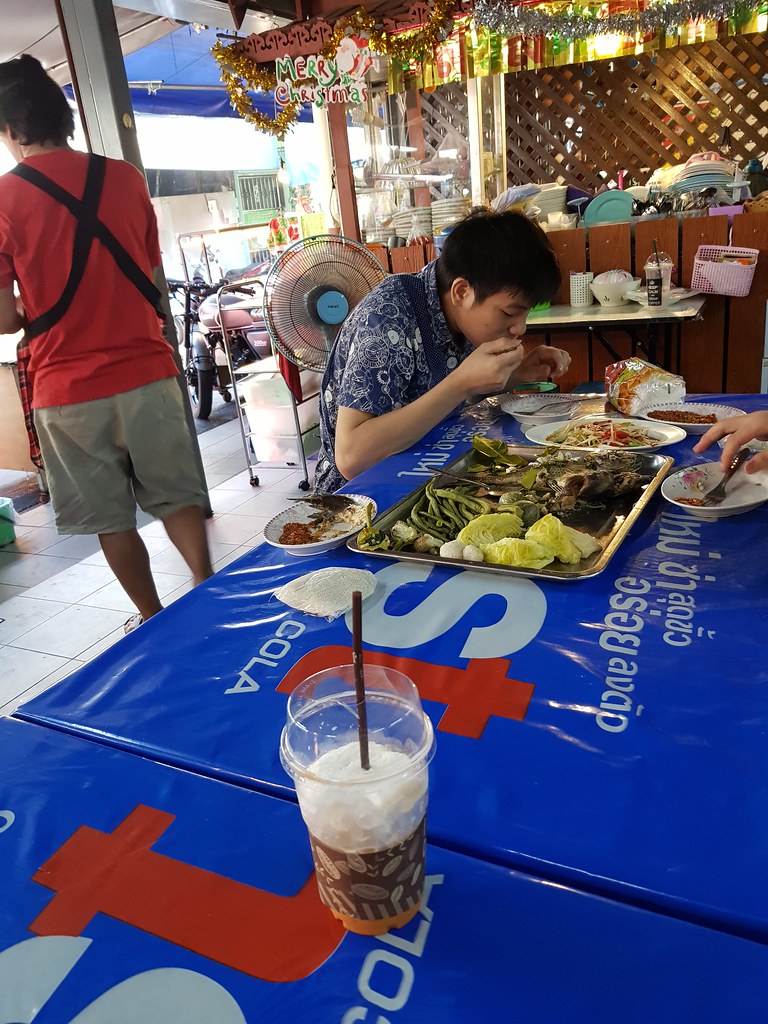泰式奶茶拿铁 Thai milk tea Latte 35Bht @ KafeSud in Muang Thai - Phatra morning Market, Bangkok Thailand