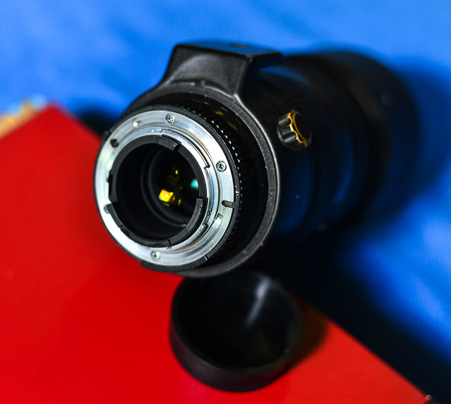 Black ultra telephoto zoom lens