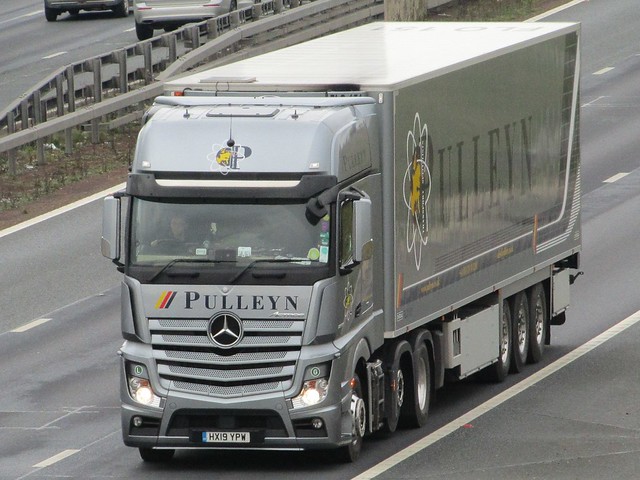 Pulleyn Transport, Mercedes Actros (HX19YPW) On The A1M Southbound