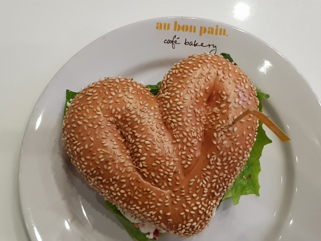 心跳三文鱼三文治 Salmon heartbeat Sandwich 175Bht & 拿铁 Latte(M) 105Bht @ Au Bon Pain in Din Daeng, Bangook Thailand