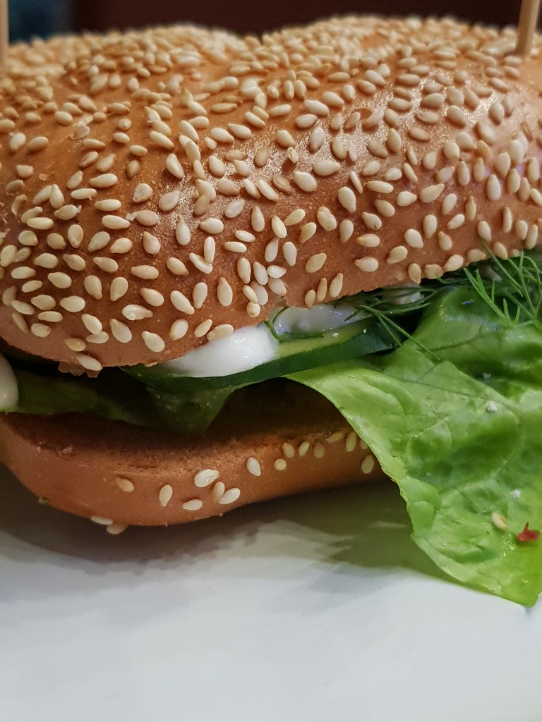 心跳三文鱼三文治 Salmon heartbeat Sandwich 175Bht & 拿铁 Latte(M) 105Bht @ Au Bon Pain in Din Daeng, Bangook Thailand
