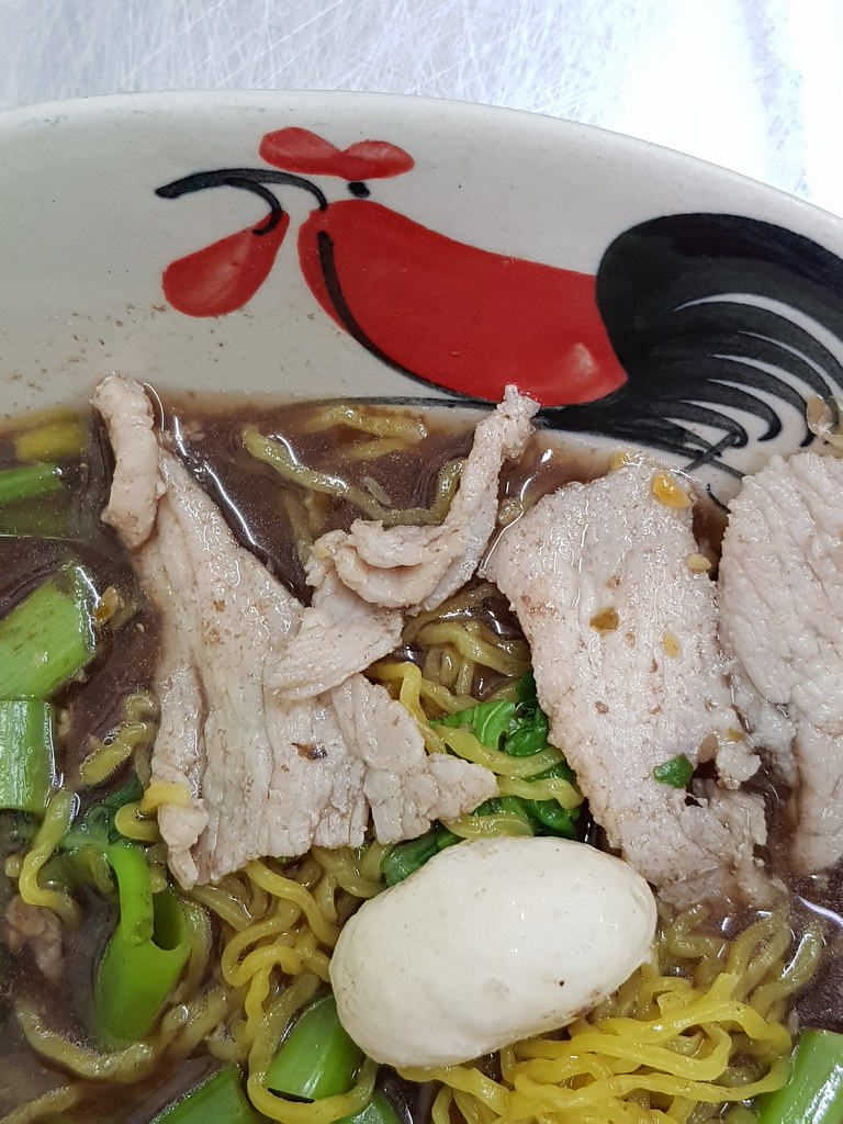 猪肉片鱼丸酸辣面 Pork and Fish ball Sou Spicy Noodle 35Bht @ Pakjui in Udom Suk Valley, Bangkok Thailand