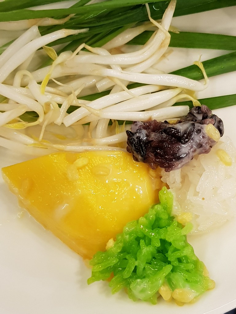 泰国芒果饭 Thai Mango rice 150Bht @ Mae Varee sweet sticky rice w/Mango in Watthana (Exit 3 Thong Lor BTS station), Bangkok Thailand