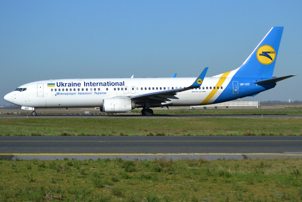 UR-UIC, Boeing 737-8KV(WL), 63406 / 6851, PS-AUI-Ukraine International Airlines, CDG/LFPG 2020-02-07, on taxiway Bravo-Loop.