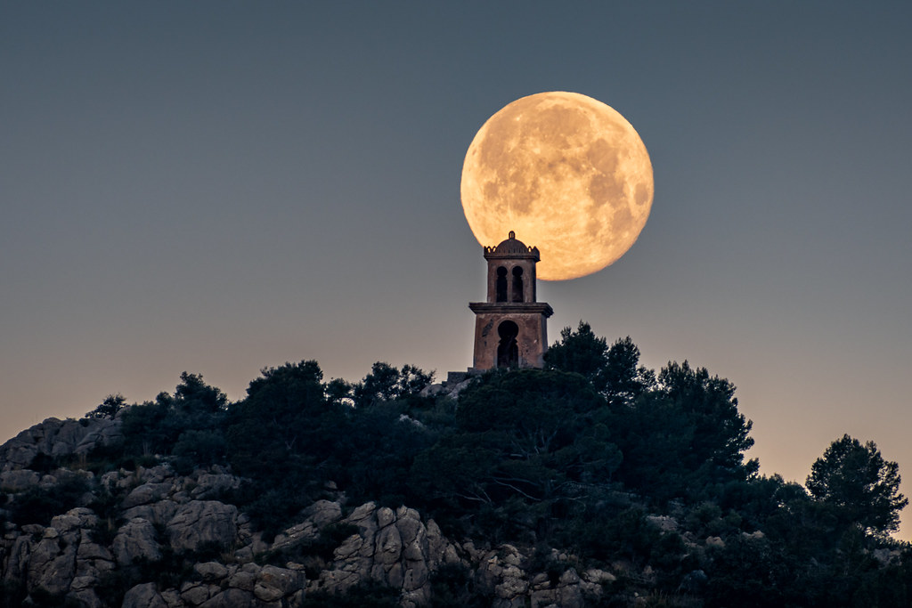 Moonset, Torre del Puig de Sa Moneda