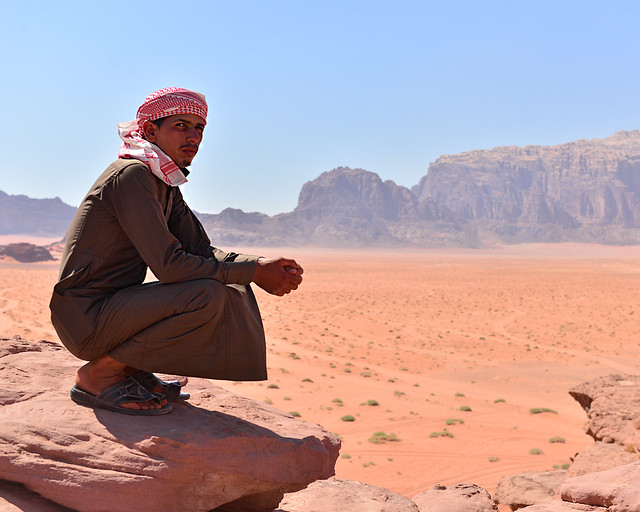 Beduino en el desierto de Wadi Rum