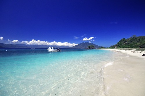 alor_divers_home_beach