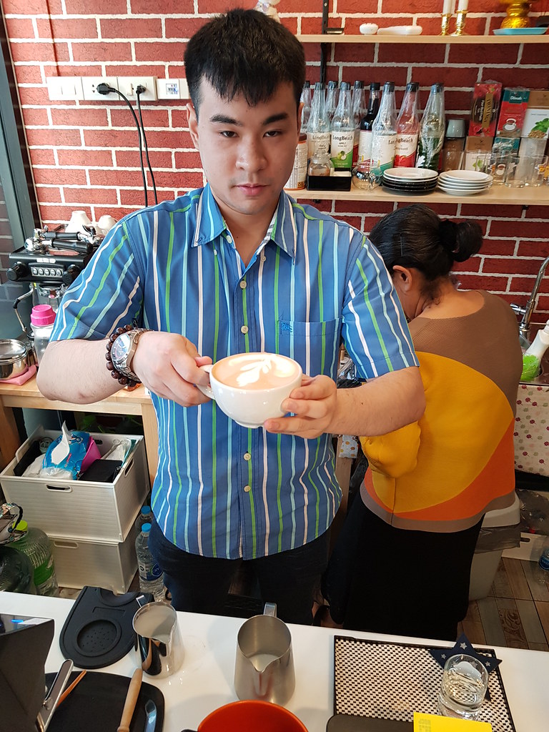 泰国奶茶 Thai milk Tea 35Bht @ Super Tim at Muang Thai - Phatra Markey, Bangkok Thailand