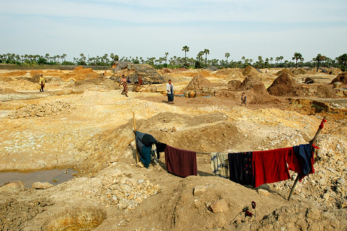 nikon d70 monywa myanmar burma birmanie asiedusudest southeastasia asia asie copper cuivre mine laundry lessive outdoor outdoors pascalboegli
