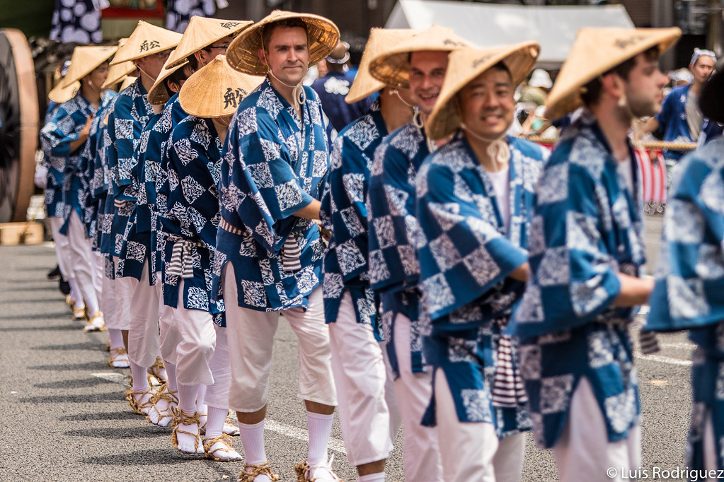 Extranjeros participando en el Gion Matsuri