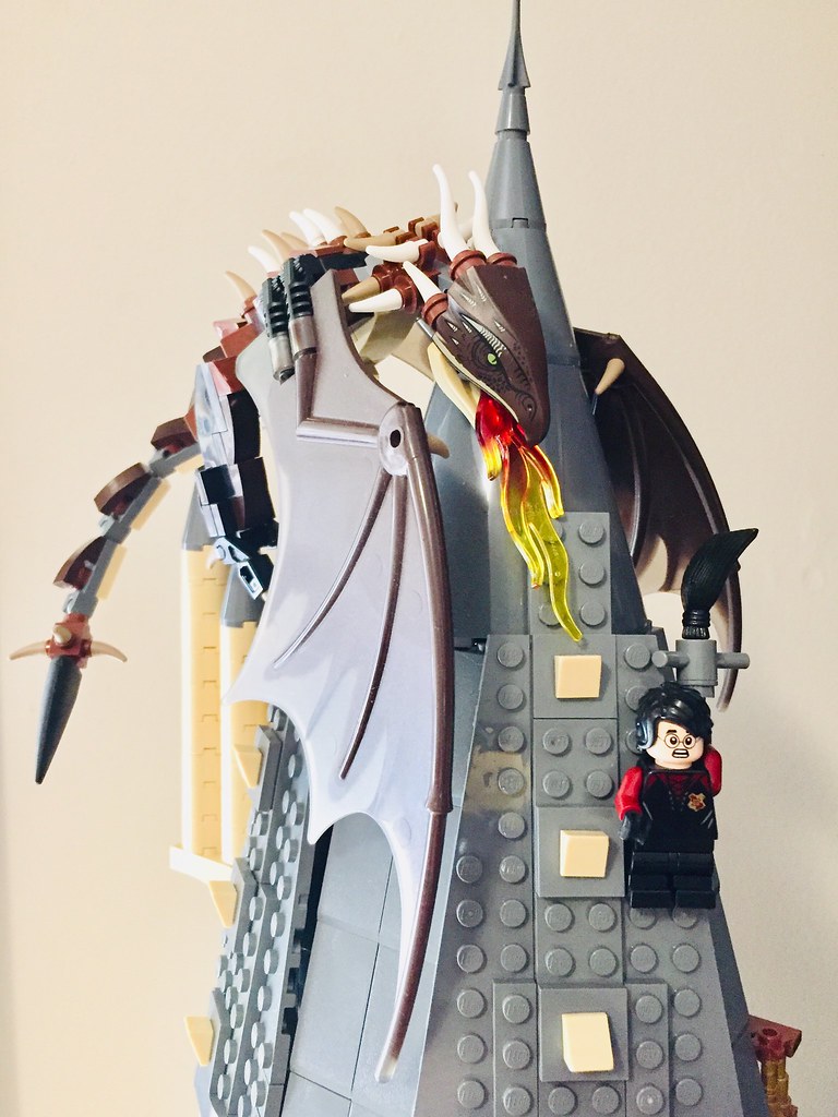 LEGO Harry Potter Goblet of Fire first task moc. I’ve added more detail to the dragon with extra horns and made his legs skinnier #legoharrypotter #legomoc #legomocs