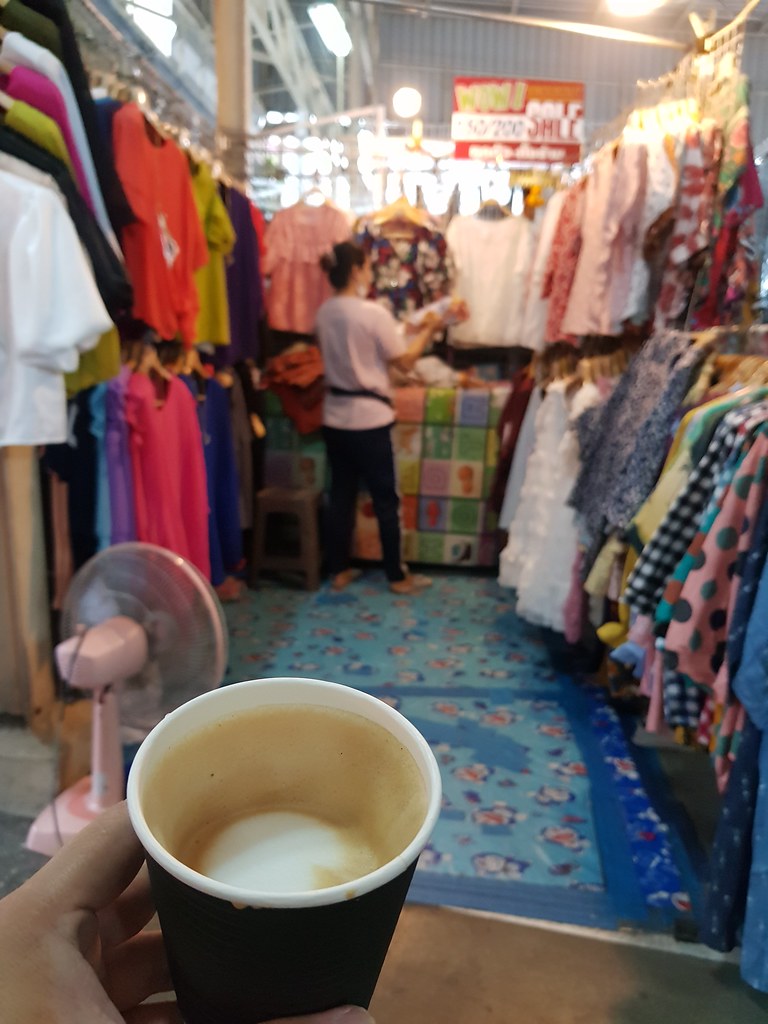拿铁 Latte(S) 35Bht @ Cafe'77 at Muang Thai - Phatra Maeket, Bangkok Thailand