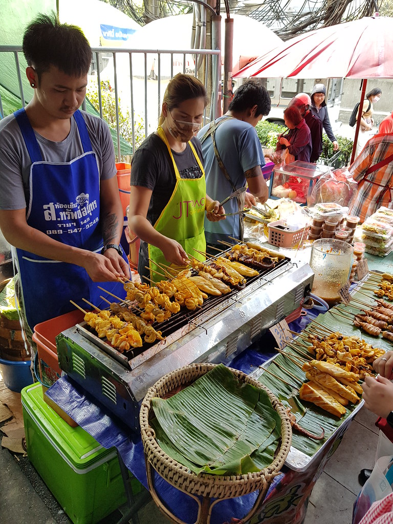 @ 泰式章鱼烧档 Squid Street vendor at Muang Thai - Phatra Market, Bangkok Thailand