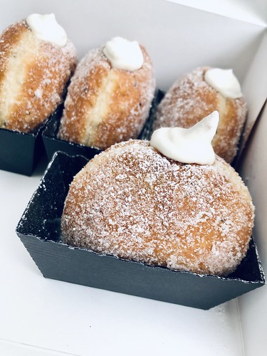 #vegan award-winning #semla #donut aka #semmelmunk 🌱💚✌, söderbergs bageri, telefonplan, stockholm, sweden, february 18, 2020