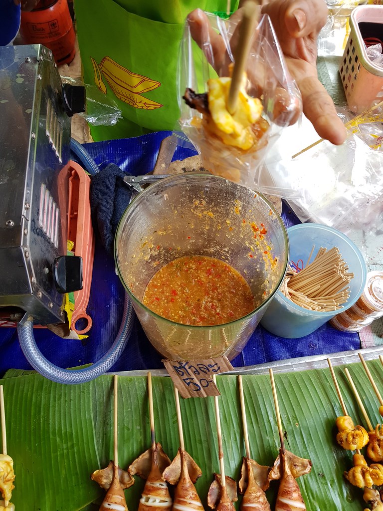 章鱼烧 Squid 35Bht @ 泰式章鱼烧档 Squid Street vendor at Muang Thai - Phatra Market, Bangkok Thailand
