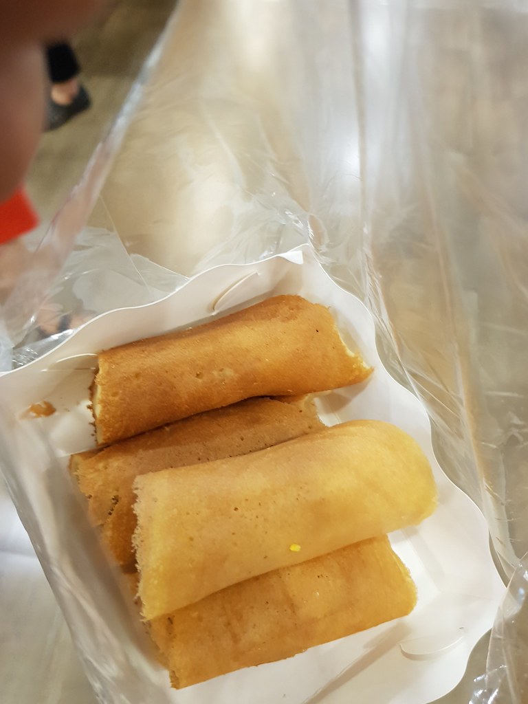 泰国香脆 Thai Crispy Pancakes 25Bht & 熟煎饼(斑斓/香肠/芋头风味) Pandan/Sausage/Taro Pancake 30Bht @ Pier 21 Food Court in Terminal 21, Bangkok Thailand