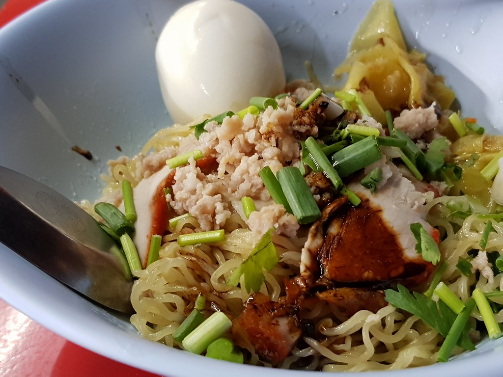 云吞面加温泉蛋 Noodle Wanton w/Egg 65Bht @ BaMee Slow, 315/1 Ekkamai 19 Alley, Khlong Tan Nuea, Watthana, Bangkok 10110, Thailand