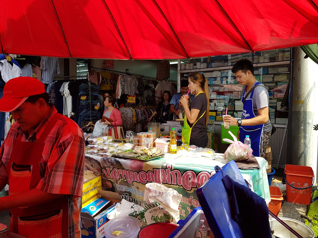 章鱼烧 Squid 35Bht @ 泰式章鱼烧档 Squid Street vendor at Muang Thai - Phatra Market, Bangkok Thailand