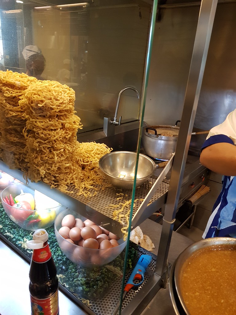 泰式猪肉焖伊面 Thai style Pork Yee Mee 35Bht @ Pier 21 Food Court in Terminal 21, Bangkok Thailand