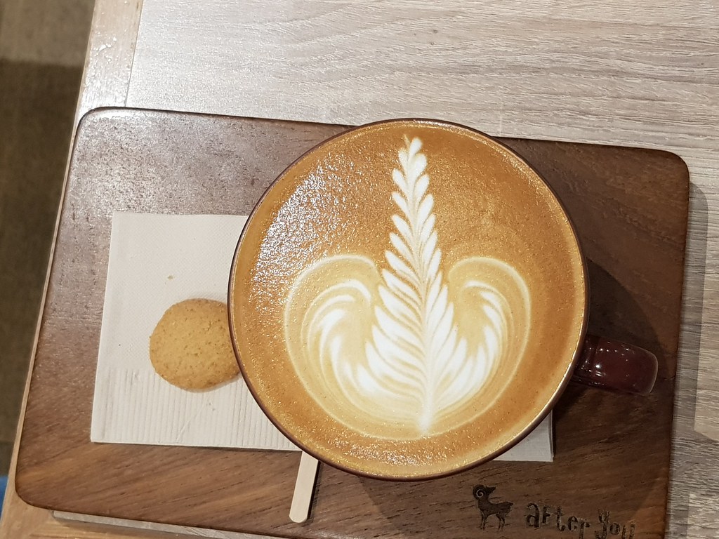 拿铁咖啡 Latte Coffee 115Bht @ After You Dessert Cafe in Terminal 21, Bangkok