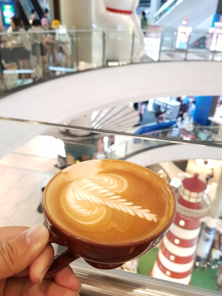 拿铁咖啡 Latte Coffee 115Bht @ After You Dessert Cafe in Terminal 21, Bangkok