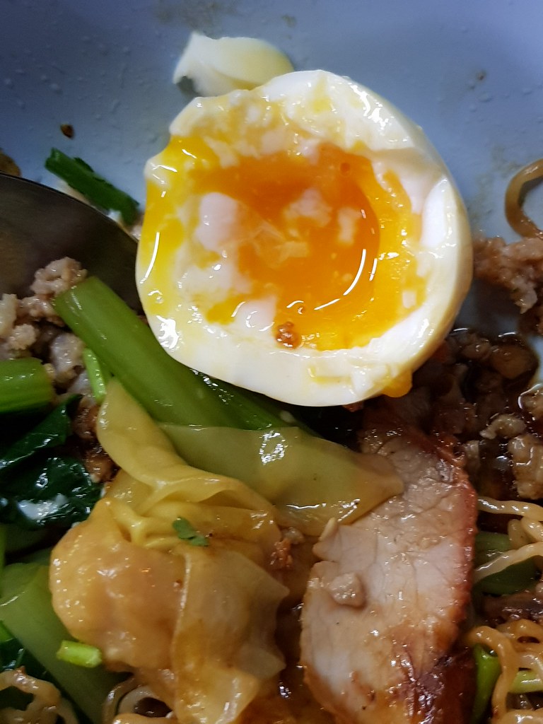 云吞面加温泉蛋 Noodle Wanton w/Egg 65Bht @ BaMee Slow, 315/1 Ekkamai 19 Alley, Khlong Tan Nuea, Watthana, Bangkok 10110, Thailand