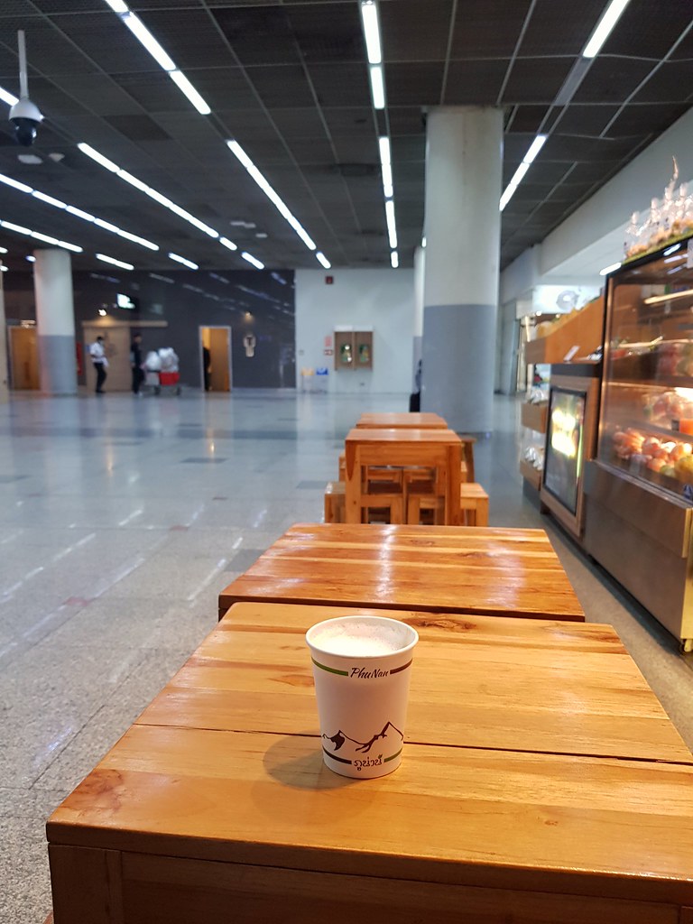 拿铁 Latte 90Bht @ Phu Nan Coffee at Don Mueang International Airport in Bangkok Thailand