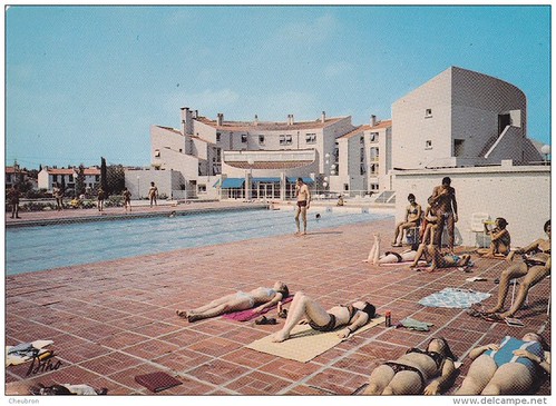 66. ELNE . CENTRE SOCIO CULTUREL. SÉANCE DE BRONZAGE. | by memoire2cite122