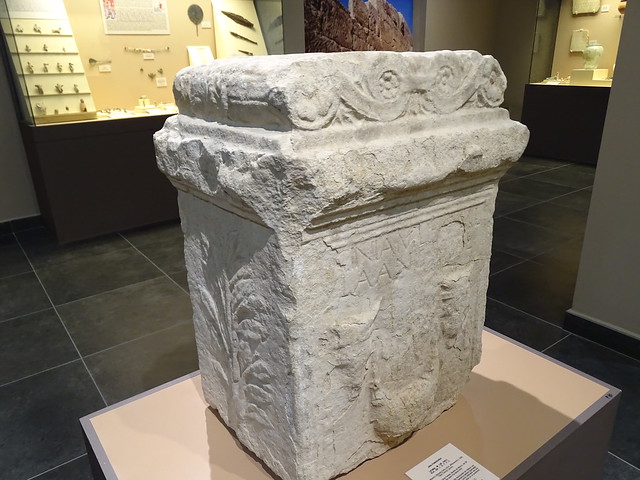 ara funeraria romana escultura Ciudad romana Asido Caesarina Museo Arqueologico Medina Sidonia Cadiz