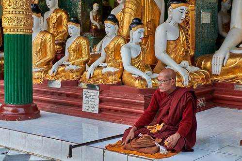 shwedagon pagoda shwedagonpagoda yangon myanmar nikon nikond850 d850 joaofigueiredo joaoeduardofigueiredo joão joao eduardo figueiredo sunrise buddhist temple stub stuba burma buddhism