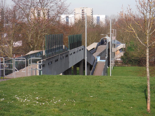 Green Chain Walk joins along a raised path over the A road out of Thamesmead SWC Short Walk 43 - Lesnes Abbey Woods with Bostall Woods (Abbey Wood Circular)