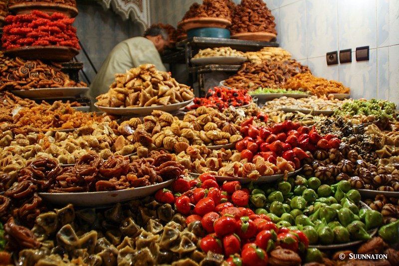 Herkkukauppa soukissa, Marrakesh, Marokko
