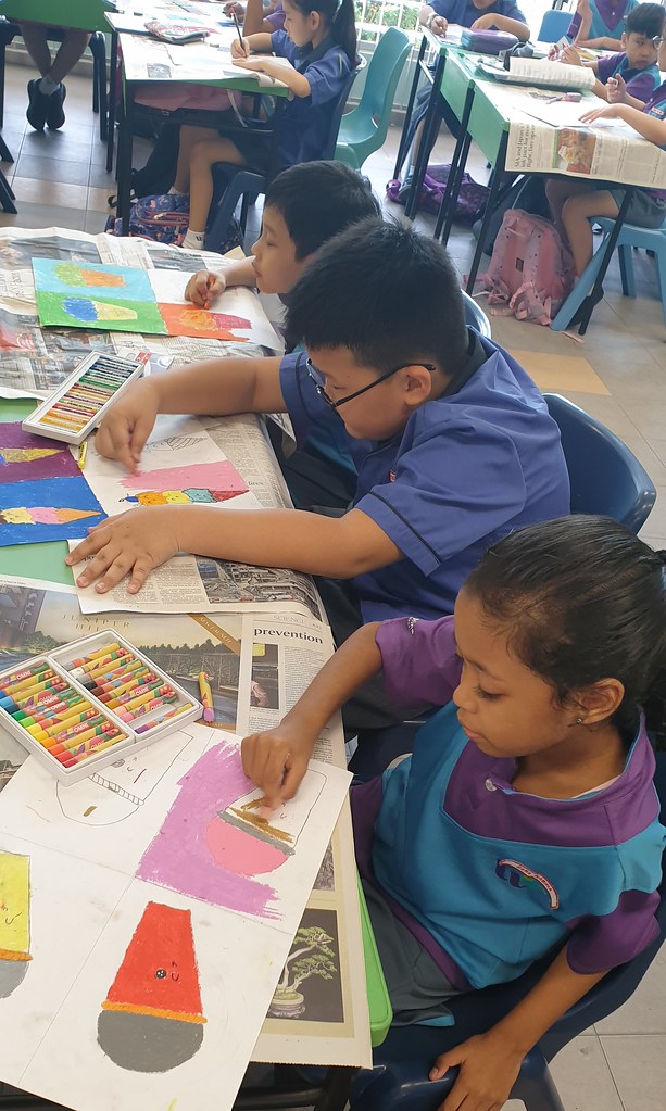 Students Creating Things 5.6 P3 (Art) Students creating their own artwork in the st… | Flickr