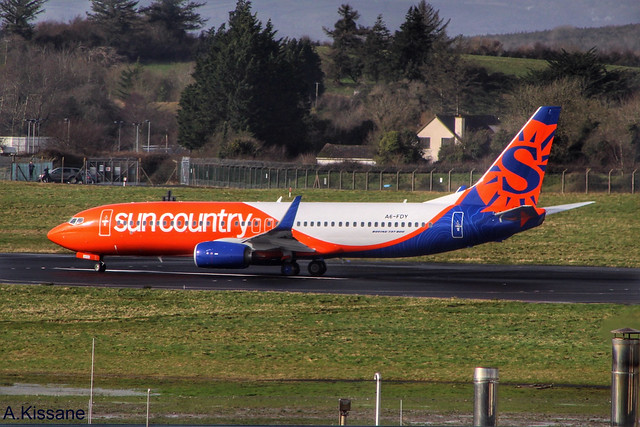 SUN COUNTRY B737 A6-FDY