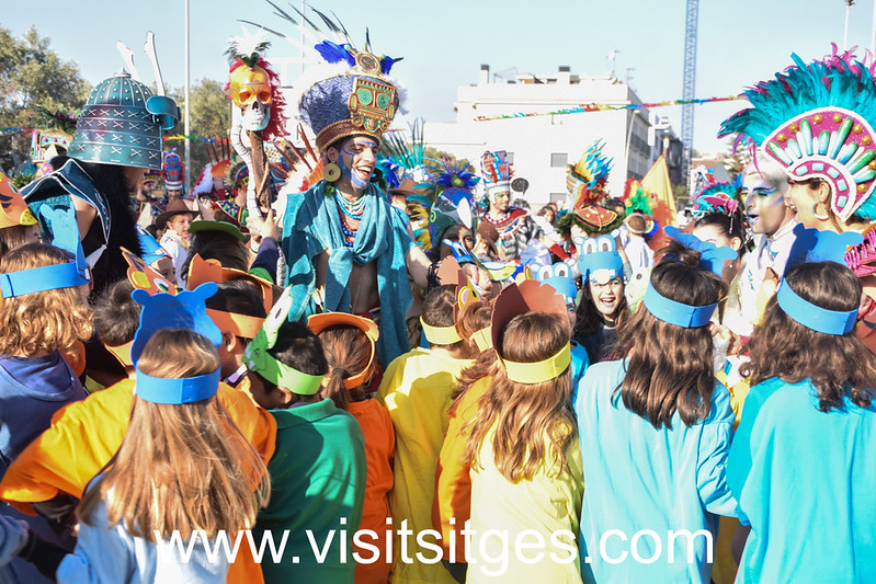 El Carnaval visita a las escuelas de Sitges