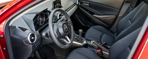Mazda 2 integra tecnologia mild hybrid